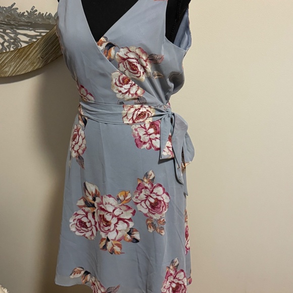 Flowered Dress - Picture 2 of 4